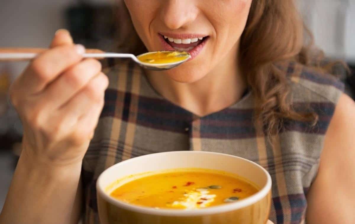 إتيكيت شرب الشوربة