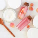 فوائد الخميرة وماء الورد للوجه