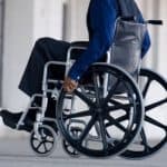 سعودية تصمم شريحة توضع داخل العين لتمكن مرضى الشلل من التحكم بالأجهزة