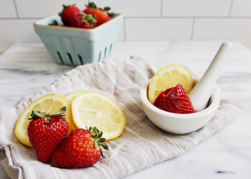 ماسكات الفراولة للبشرة.. 5 وصفات سحرية