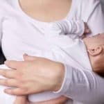 في الأسبوع العالمي للرضاعة الطبيعية .. أهميتها لصحة الأم