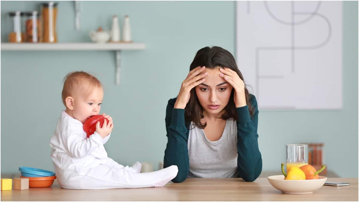 اكتئاب ما بعد الولادة .. الأعراض والآثار وطرق التخفيف