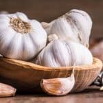 وصفات الثوم العلاجية .. معالجة الجروح ومكافحة حب الشباب