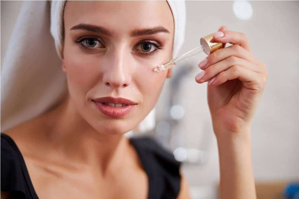 حمض اللاكتيك للبشرة .. فوائده وطريقة استخدامه بشكل آمن