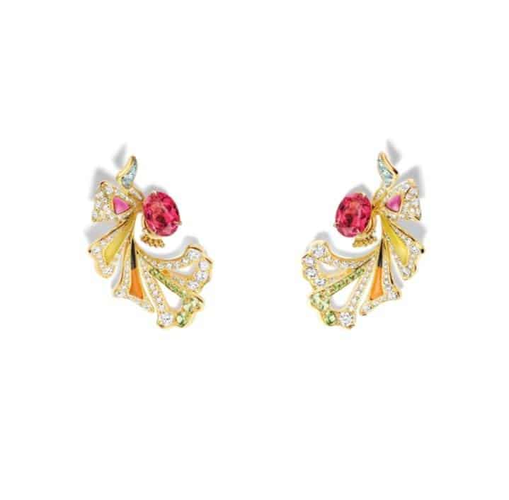أقراط فراشة ملونة من علامة «Chaumet»