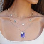 المجوهرات الملونة اختيارك لإطلالة جذابة ومفعمة بالحيوية