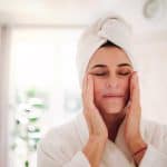 وصفات طبيعية لتنظيف البشرة الدهنية