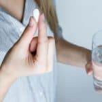 أوقات تناول حبوب مسكنة للصداع «طبيب باطنة» توضح (فيديو)