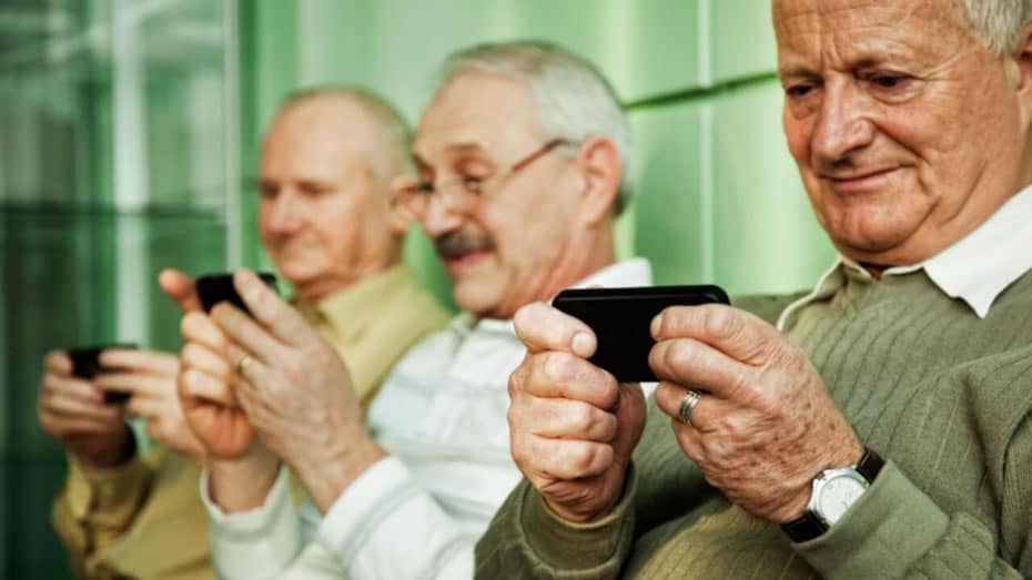 تطبيقات مخصصة لكبار السن لقضاء أوقات فراغهم دون مساعدة
