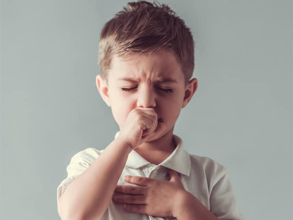 طرق علاج الكحة للأطفال طبيعيًا 