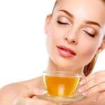 فوائد الشاي للبشرة بأنواعه لا تتوقعيها