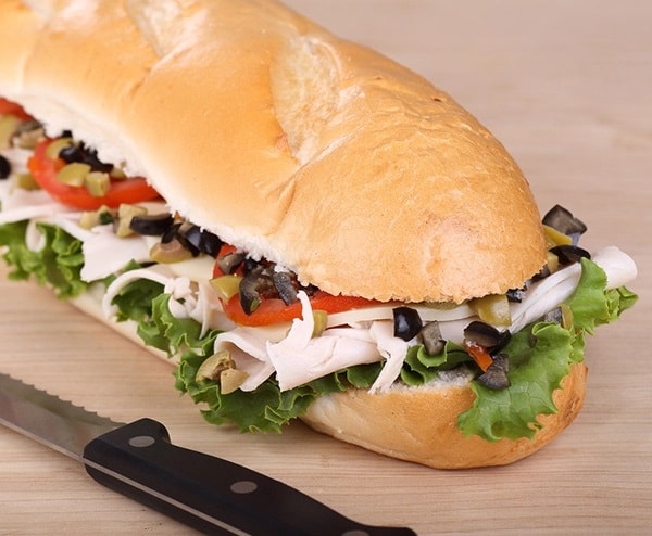 ساندويش التركي والخس بالخبز الفرنسي