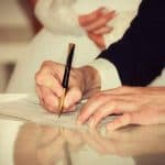 حكم اشتراط الزوج عدم الإنجاب .. ماهو دور الزوجة؟