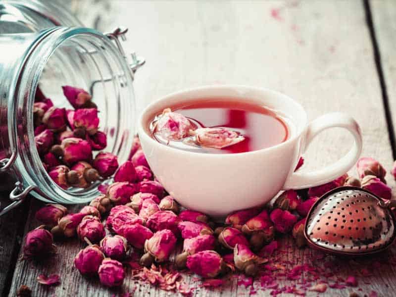 رجيم ماء الورد .. تخلصي من الدهون العنيدة بوصفات بسيطة