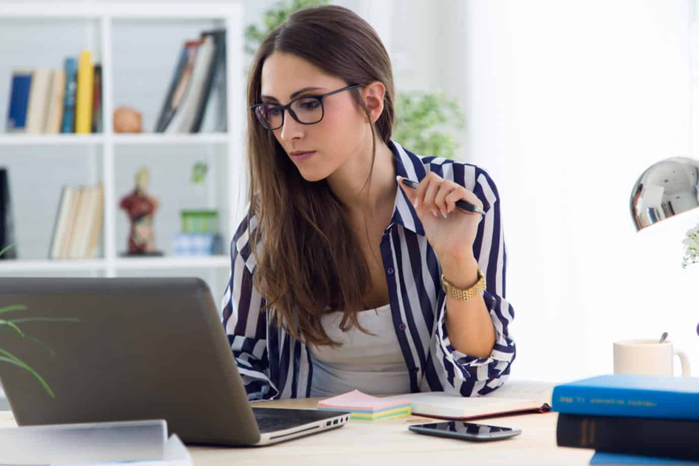 المرأة العازبة أكثر نجاحًا .. هل عدم وجود الرجال السبب؟
