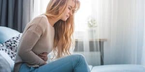 التهاب المعدة .. أعراضه وطرق علاجه في المنزل