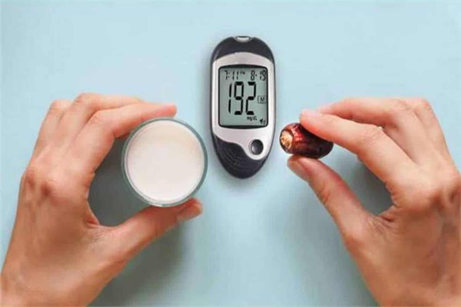 أعراض انخفاض وارتفاع السكر أثناء الصيام