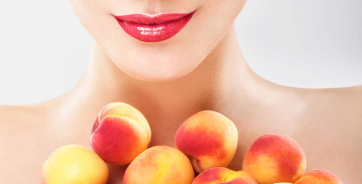 زيت الخوخ للبشرة الدهنية .. فوائده ووصفات طبيعية لاستخدامه