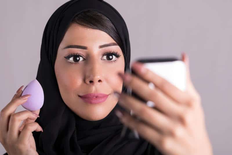 الحصول على إطلالة جذابة بدون مكياج في رمضان 2022 .. بهذه النصائح