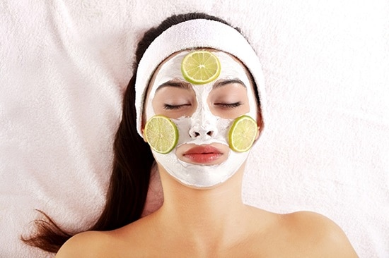 ماسكات الزبادي للبشرة لتوحيد لونها وتقليل التجاعيد 