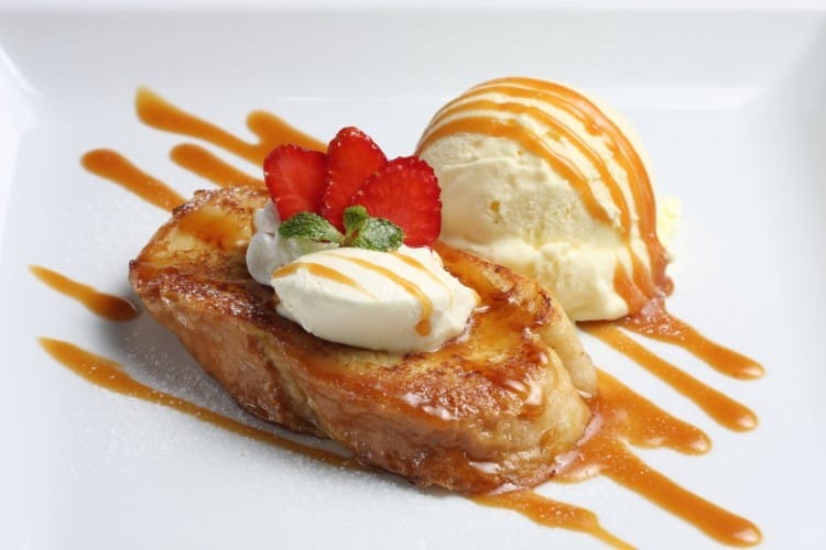 طريقة تحضير فرينش توست كراميل مع الفواكه بوصفة شهية