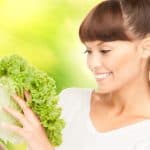 فوائد الخس للسيدات .. يحافظ على نضارة البشرة وصحة الحامل والجنين