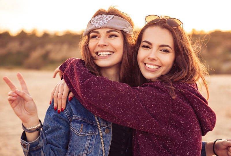 المحافظة على علاقتك مع أصدقائك رغم التزاماتك.. بهذه النصائح