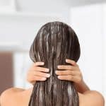 غسل الشعر بالبلسم فقط .. ما هي فوائده؟