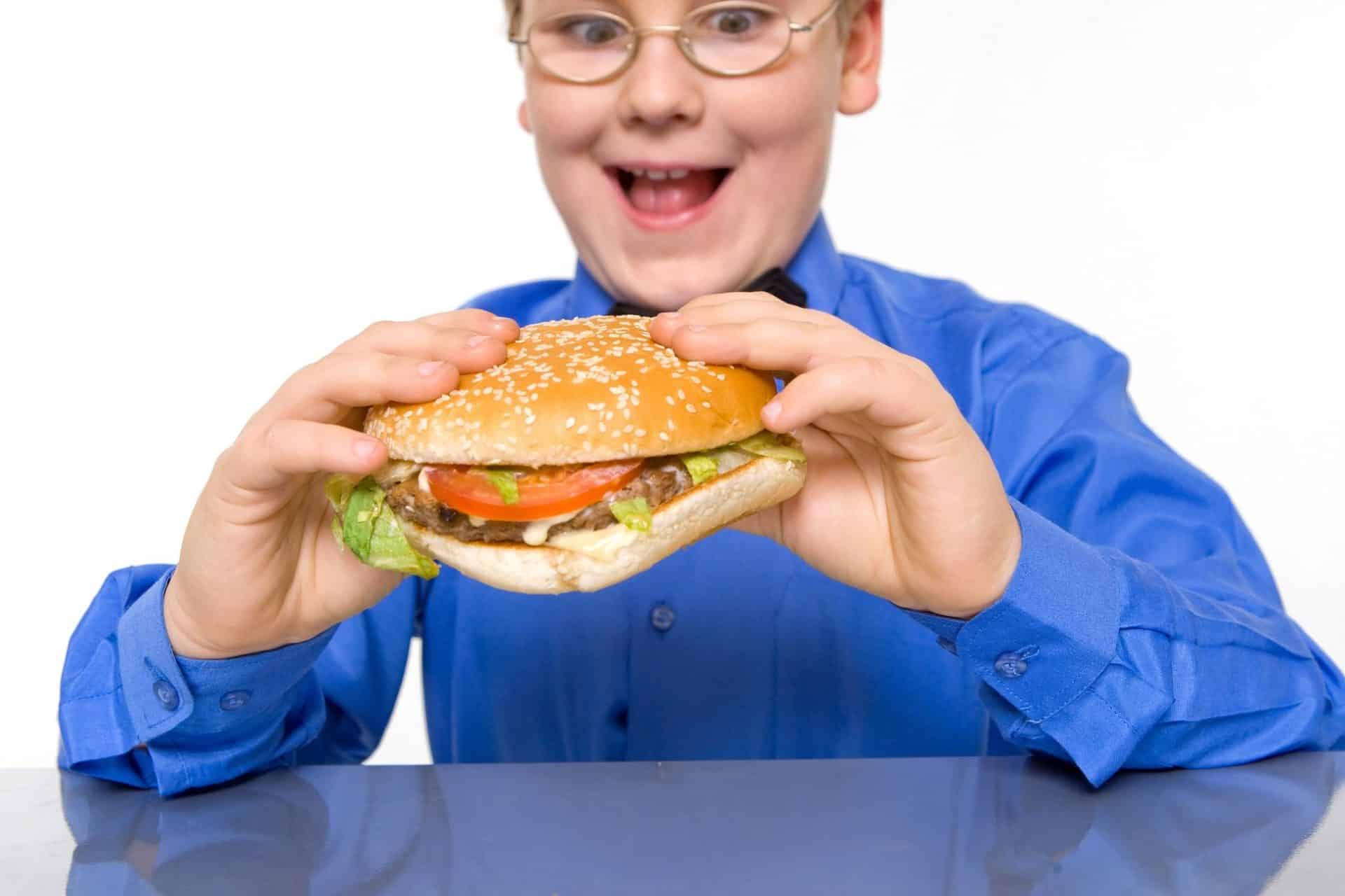 السمنة عند الأطفال .. نصائح ثمينة للتعامل معها