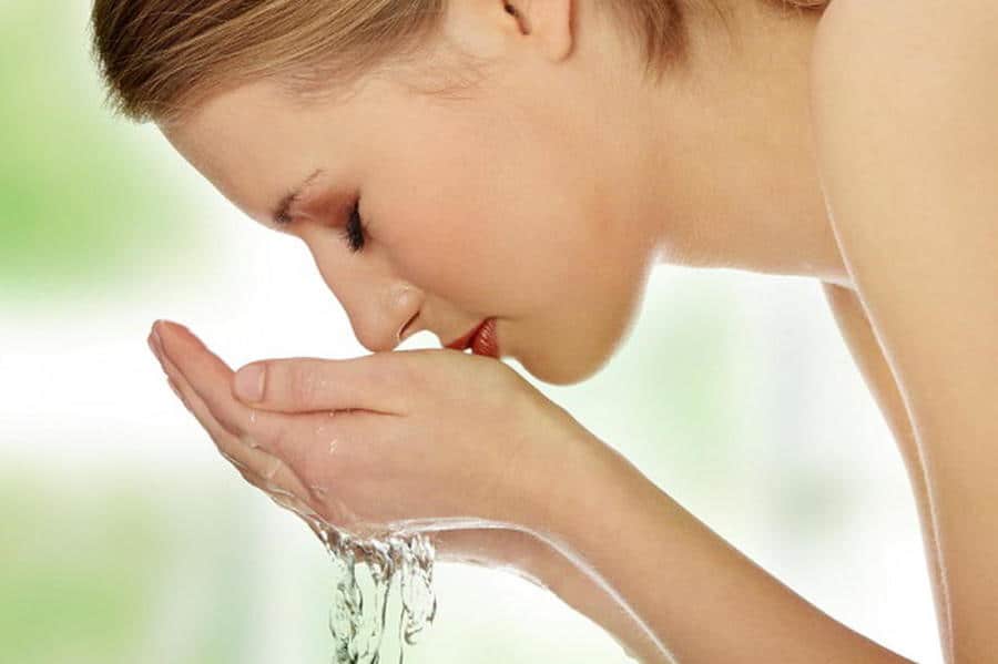 طرق استخدام الماء المالح للبشرة