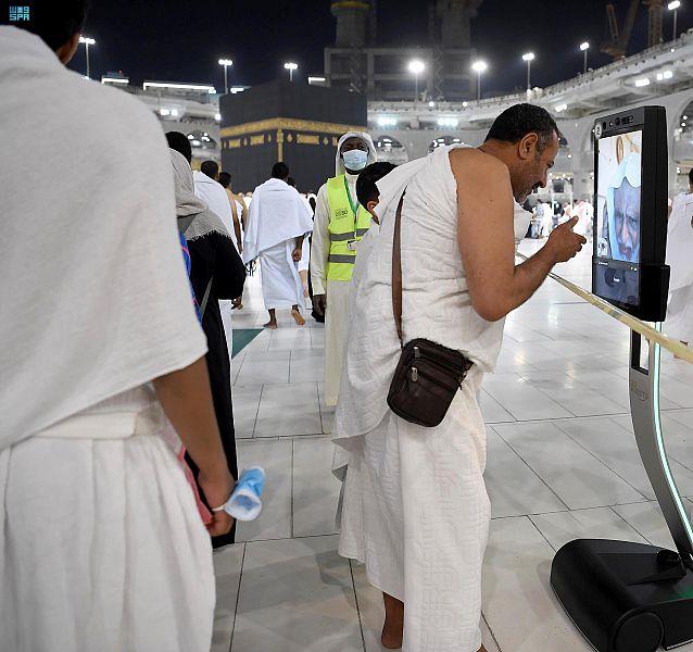 «شؤون الحرمين» تستخدم روبوت توجيهي للإجابة على أسئلة الحجاج بـ11