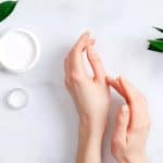 4 ماسكات طبيعية لمحاربة تجاعيد اليدين المبكرة