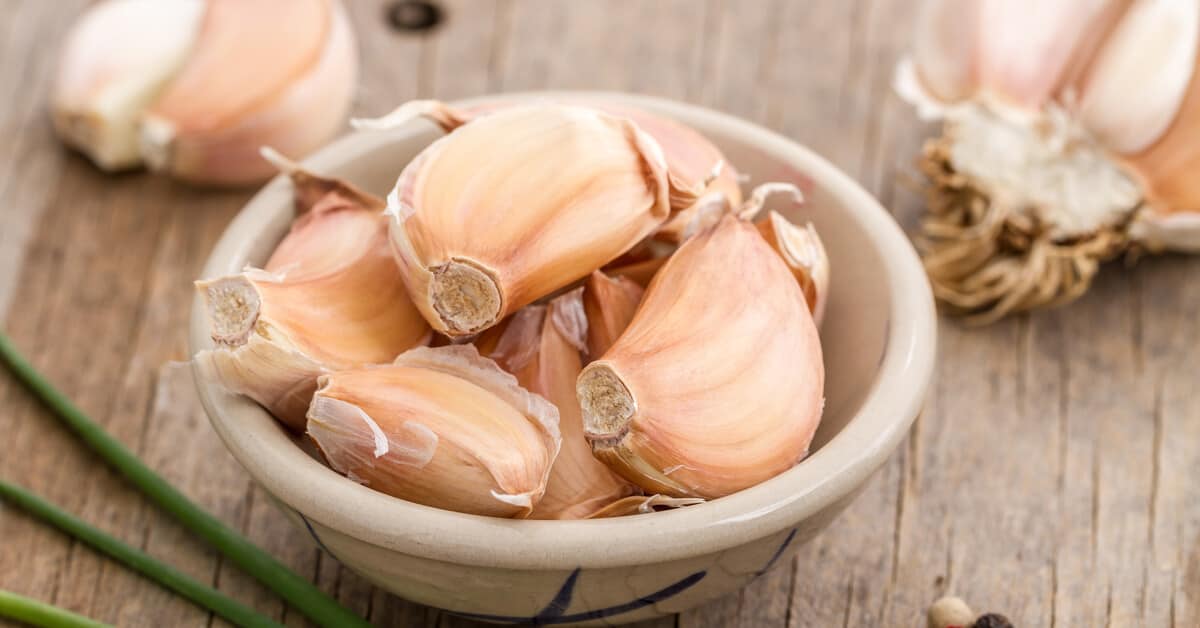 فوائد الثوم للمرأة.. وما علاقة تناوله على الريق بخسارة الوزن
