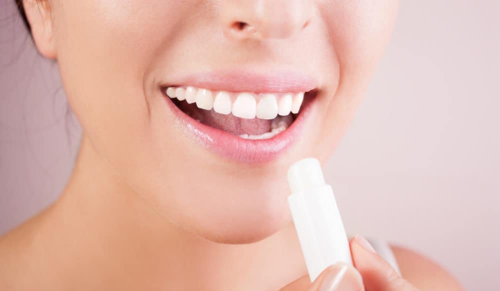  تبييض الشفاه في المنزل طبيعيًا