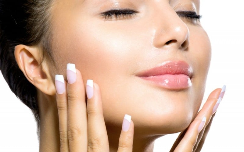 وصفات تفتيح الشفاه في المنزل طبيعيًا