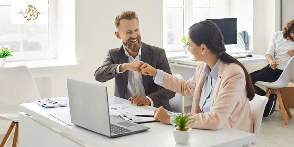إتيكيت التعامل مع المرأة في مكان العمل 