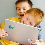 نصائح حول سلامة الألعاب عبر الإنترنت للأطفال