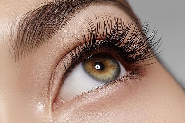 طريقة تحضير سيروم منزلي لتكثيف الرموش بمكونات طبيعية