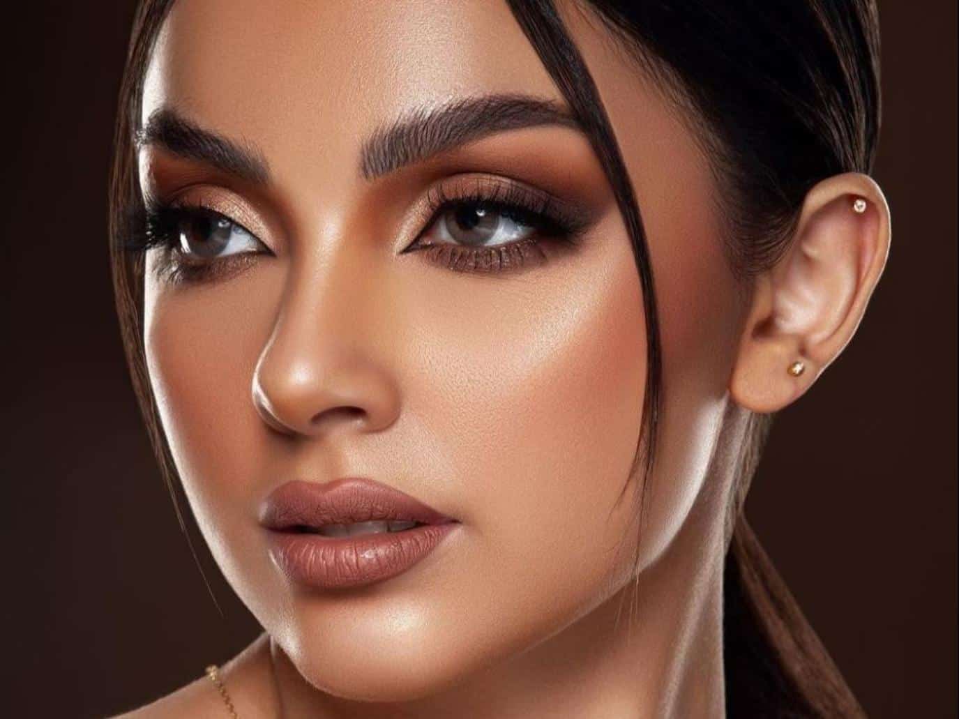 مكياج تكبير العيون المبطنة بخطوات بسيطة من وحي عروض الأزياء