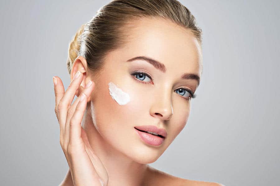 وصفات العناية بالبشرة المختلطة بمكونات طبيعية 