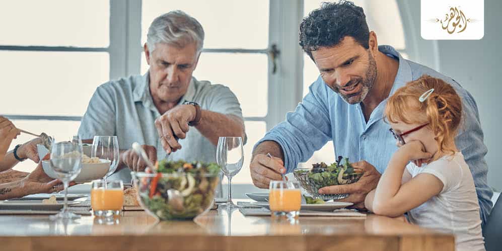 عادات الأكل الصحية.. 7 نصائح مفيدة للتحدث مع أبنائك حول الطعام