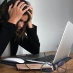 فيديو| هل المرأة العاملة أكثر عرضة للاضطرابات النفسية.. «استشاري» يجيب 