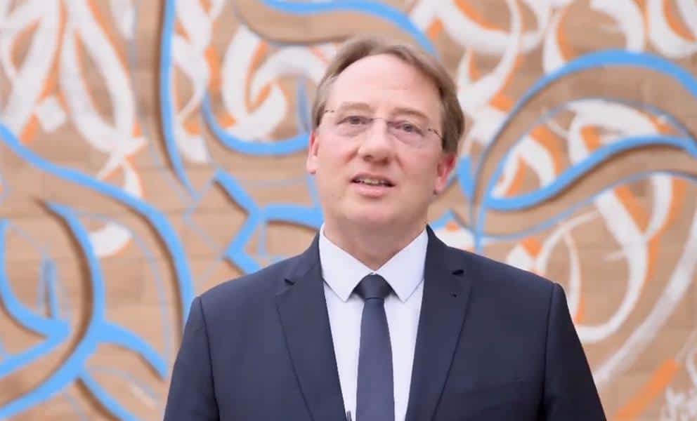 في اليوم العالمي للغة العربية.. سفير فرنسا في المملكة يختار الشعر العربي كهمزة وصل بين البلدين