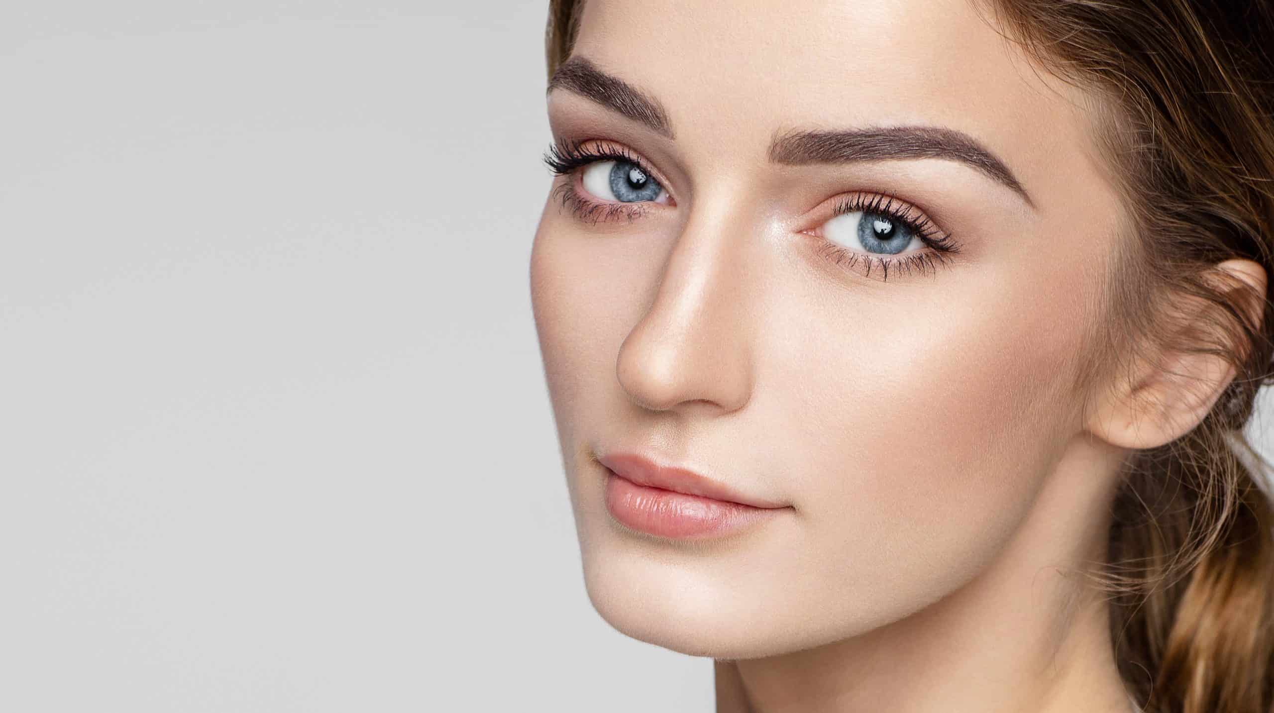 وصفات لتكثيف الحواجب سريعاً بدون مكياج.. خطوات سهلة وغير مكلفة