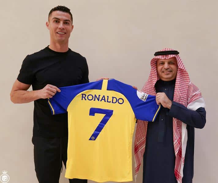 موعد وصول كريستيانو رونالدو إلى الرياض بعد تعاقده مع النصر