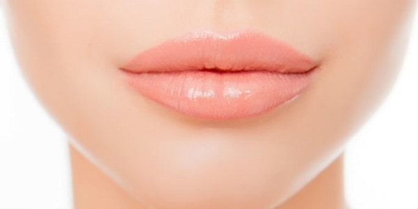 تفتيح الشفاه بوصفات طبيعية من منزلك