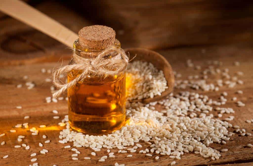فوائد زيت السمسم للبشرة الدهنية