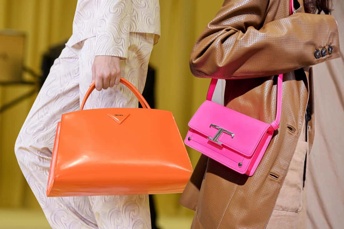 أجمل حقائب ملونة بتصاميم متنوعة وقصات مختلفة لخريف 2023