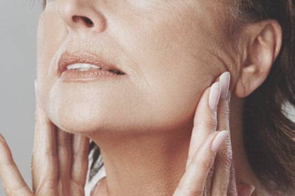 طرق علاج ترهل البشرة في عمر الخمسين لإعادة شبابها