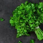 فوائد البقدونس الجمالية .. لا تتردي في استخدامه كغسول طبيعي